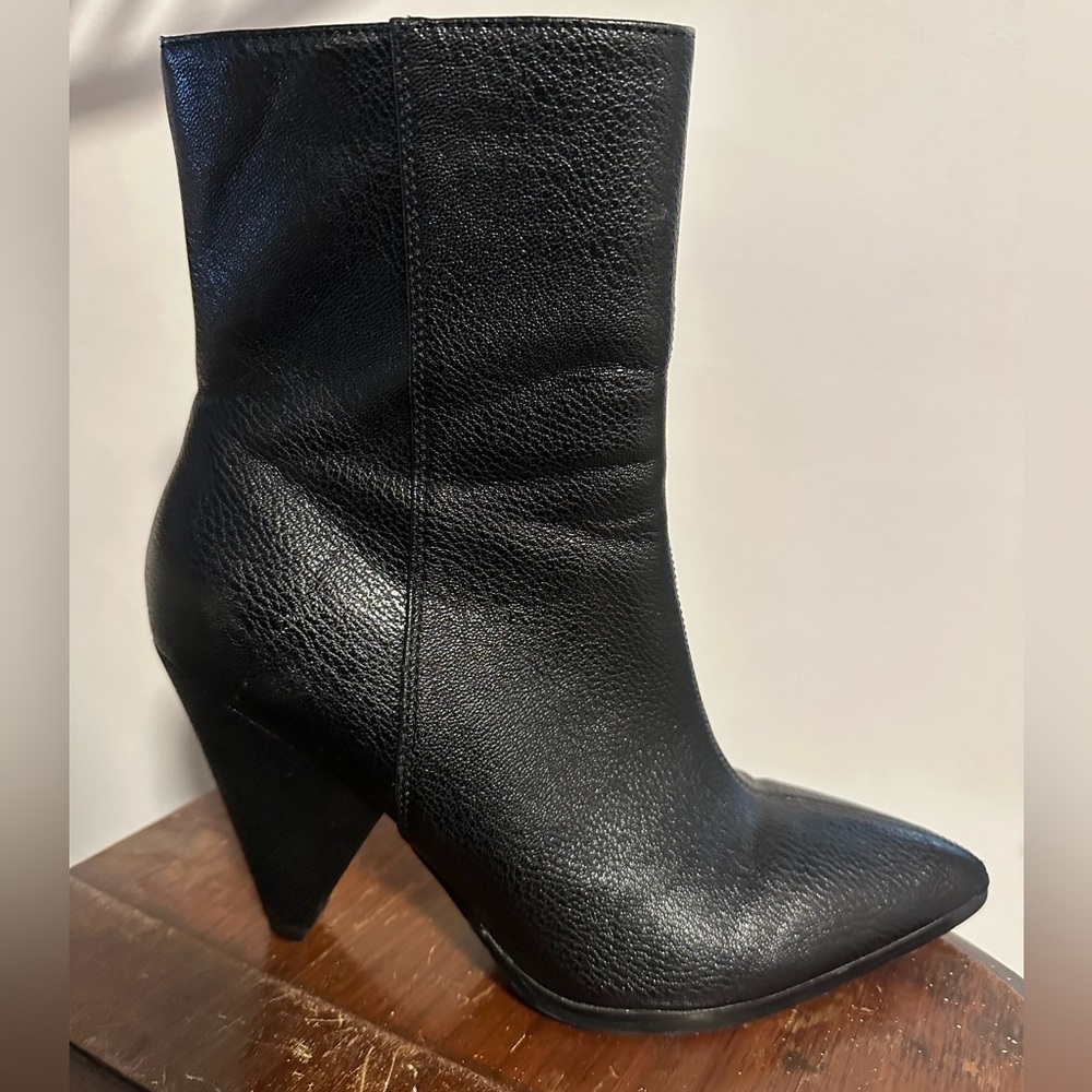 Matt & Nat heeled booties. Size 38.